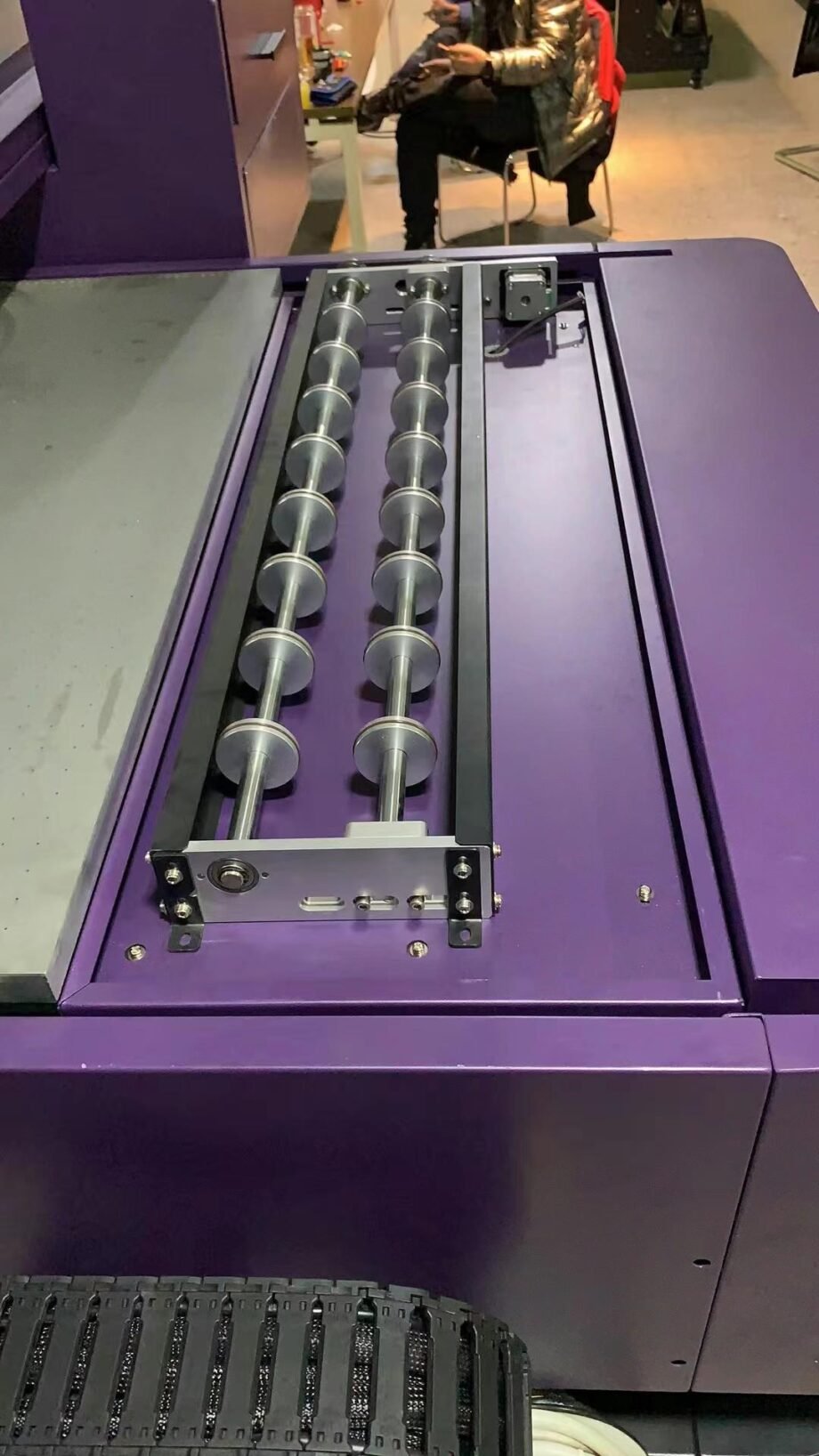 Intelligent ink system with ink level alarm and automatic circulation in the Multifunctional LED UV Flatbed Printer